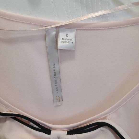 Lauren Conrad Bow Pleated Blouse‎ - Picture 10 of 11